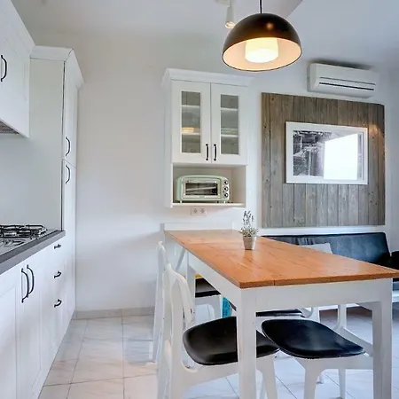 Petra Apartment *
